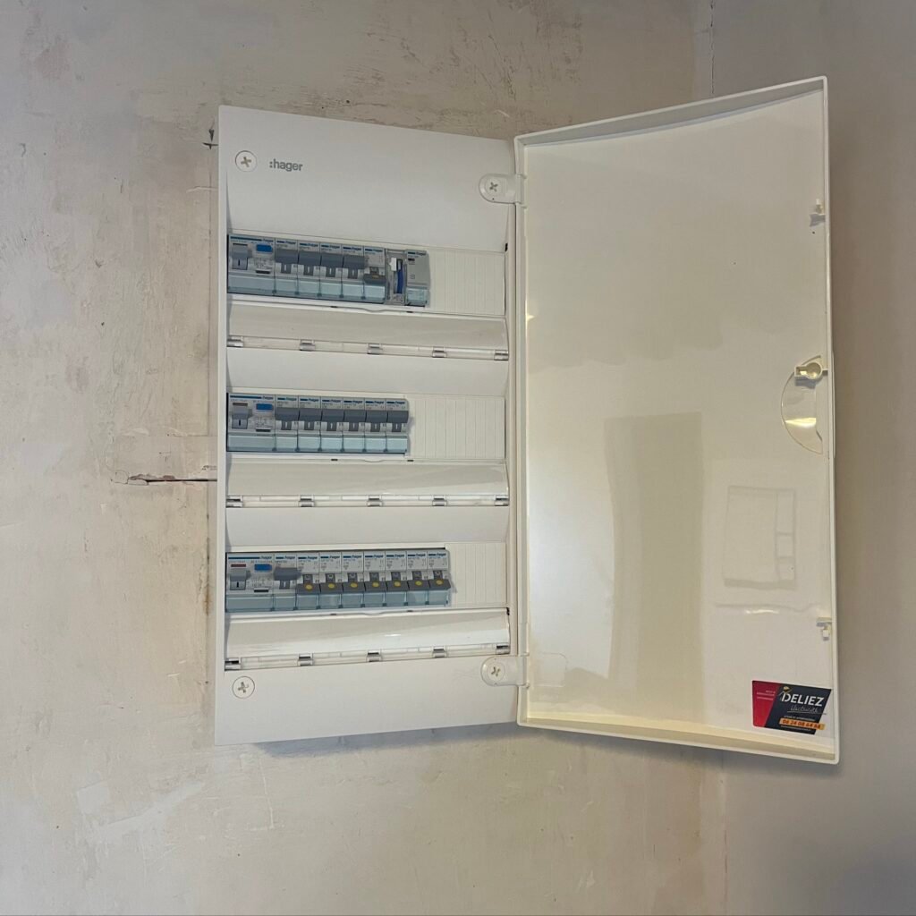 Deliez-electricite - Expert en Rénovation Électrique : Solutions Modernes pour Votre Habitat - Featured Image 1